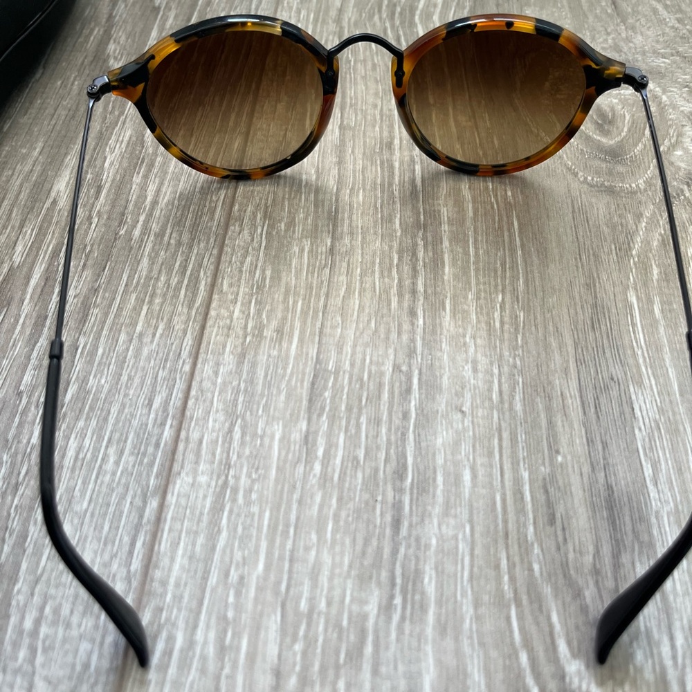 Ray-ban Sunglasses - Picture 2 of 3
